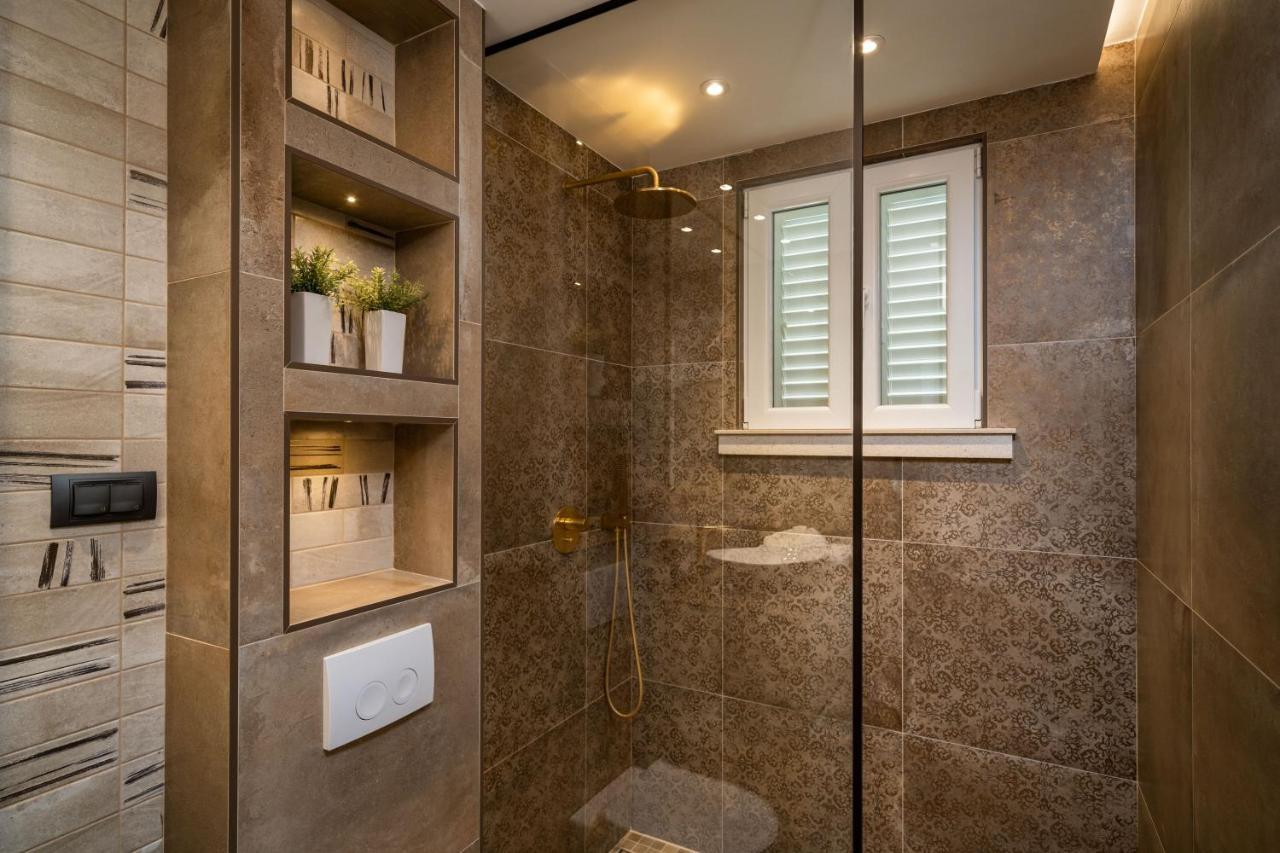 Luxury Libertas *